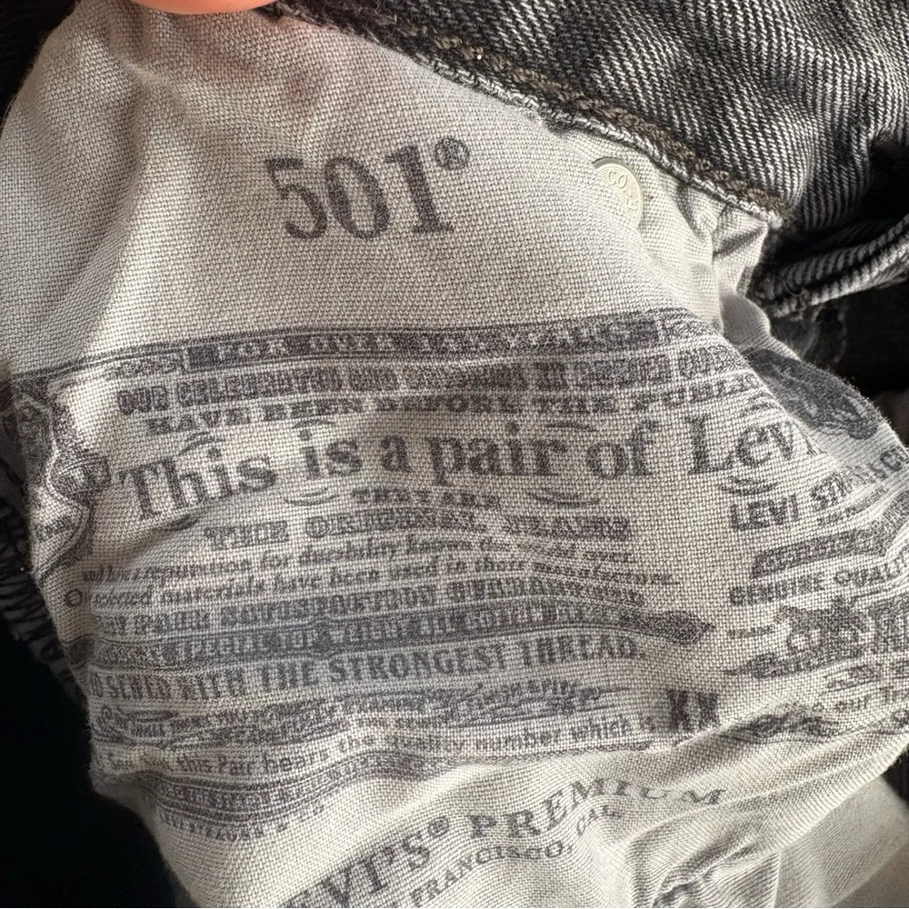 Levi's 501 Straight Jeans in Charcoal W24xL32 90s Grunge Button Fly Light Wash